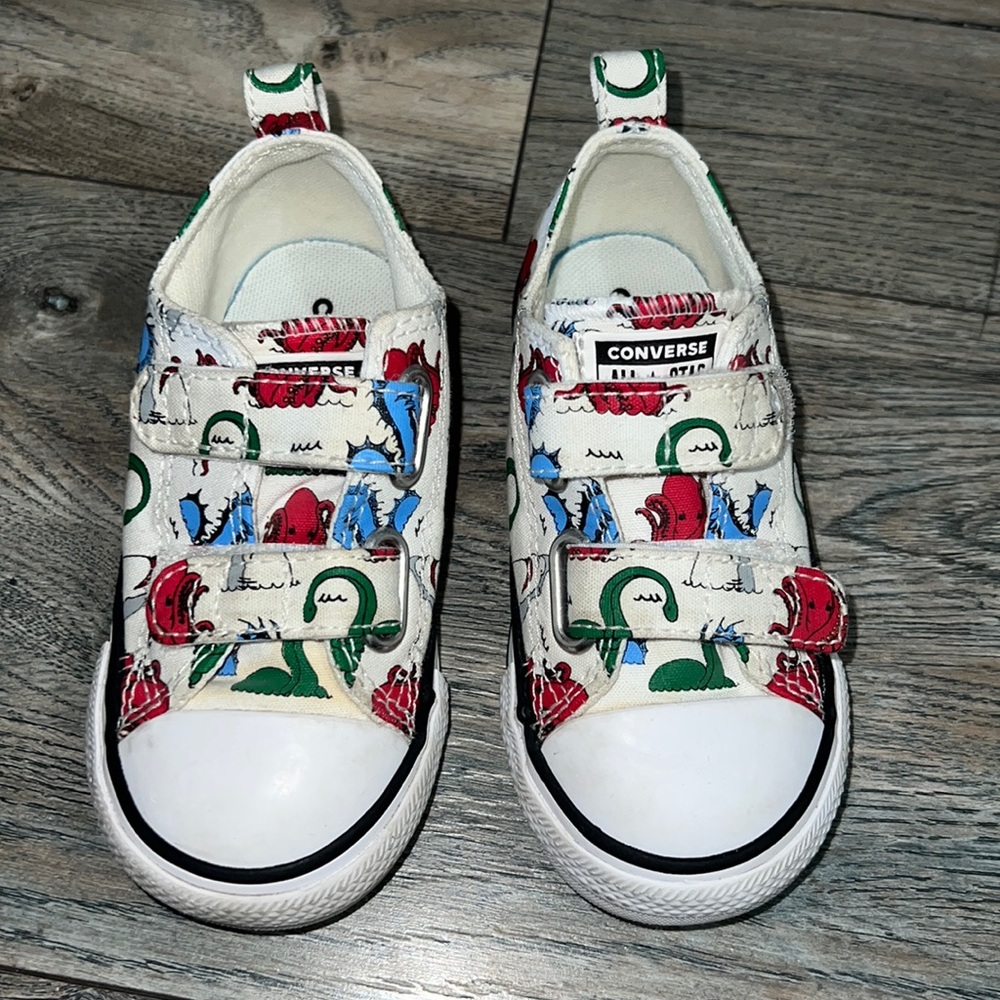 Boys converse